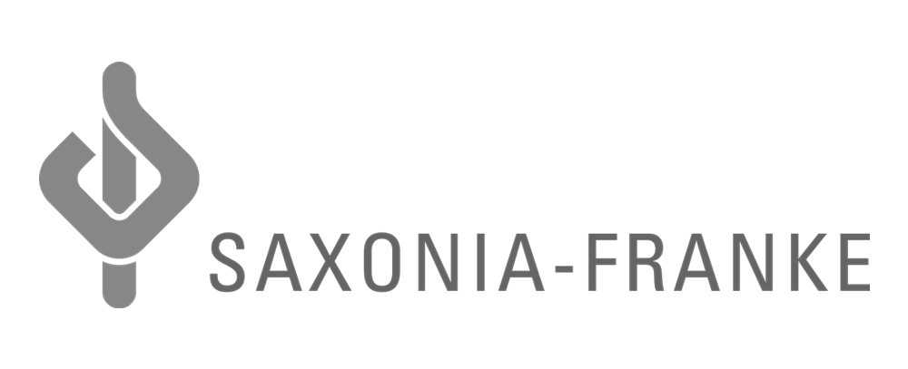 Graues flammenartiges Logo neben "SAXONIA-FRANKE" in grauen Großbuchstaben auf weißem Hintergrund.