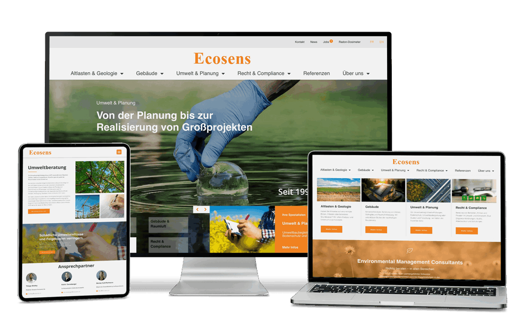Drei Geräte zeigen die Startseite der Ecosens-Website mit grünen Umweltbildern und Texten zu Dienstleistungen.